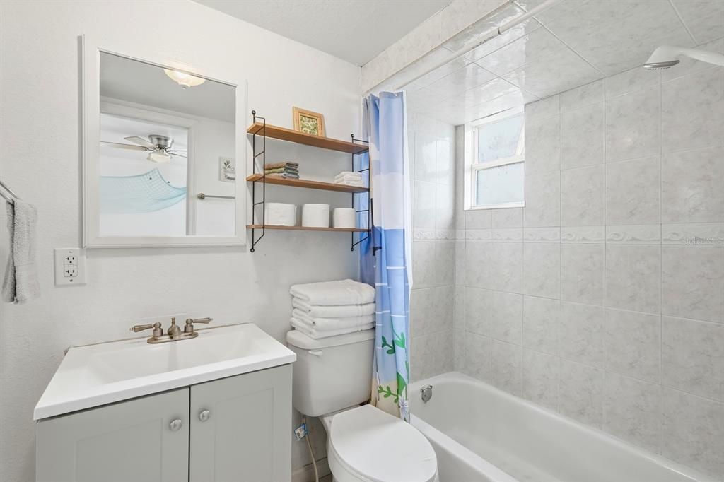 En Venta: $385,000 (0 camas, 0 baños, 1980 Pies cuadrados)