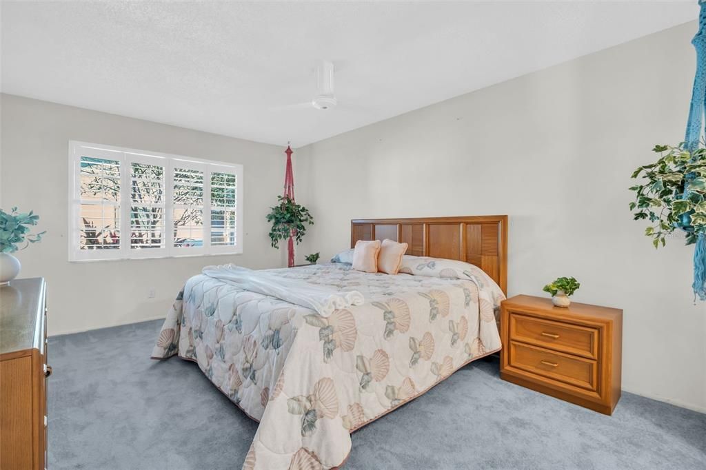 For Sale: $349,900 (2 beds, 2 baths, 1332 Square Feet)