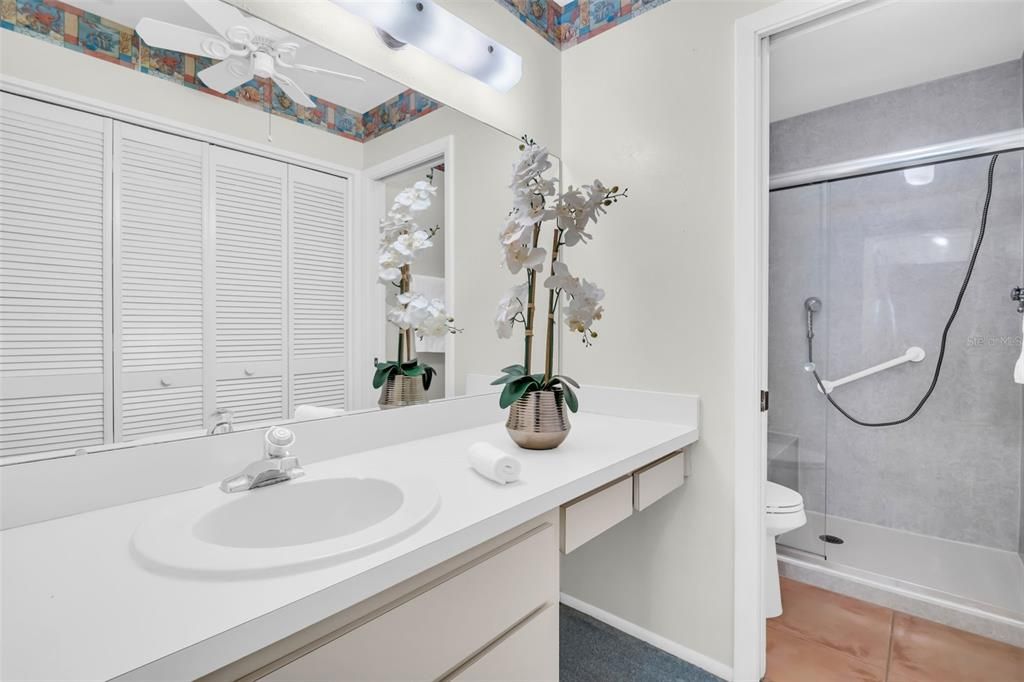 For Sale: $349,900 (2 beds, 2 baths, 1332 Square Feet)