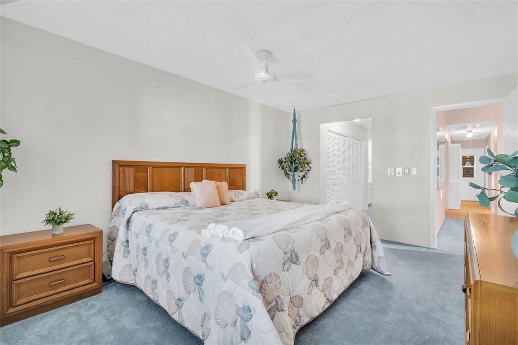 For Sale: $349,900 (2 beds, 2 baths, 1332 Square Feet)