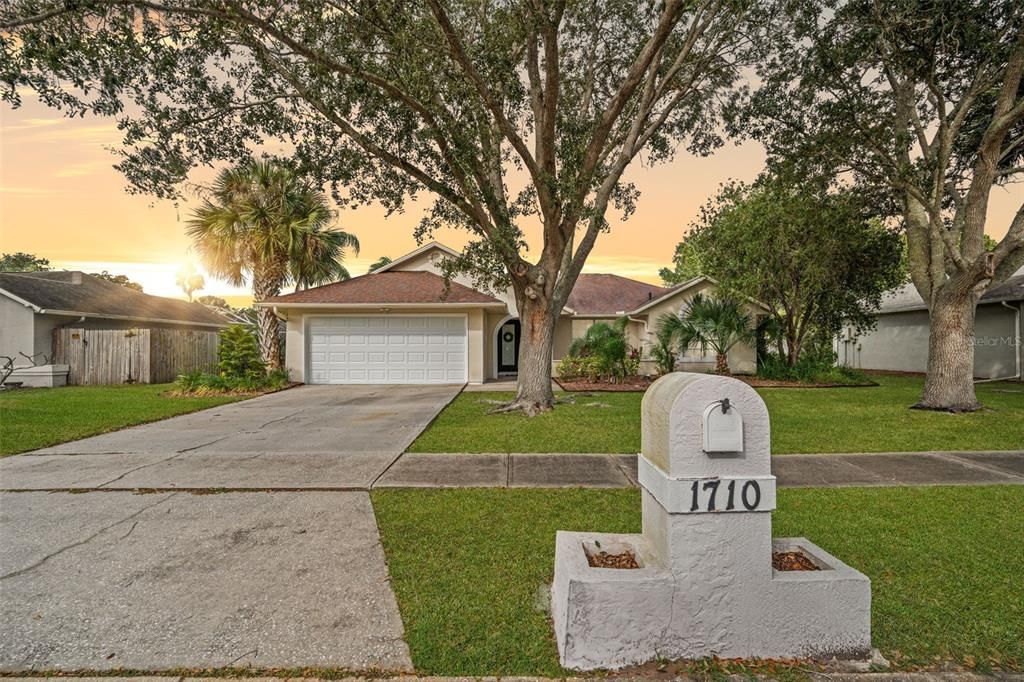 For Sale: $439,900 (4 beds, 2 baths, 1917 Square Feet)