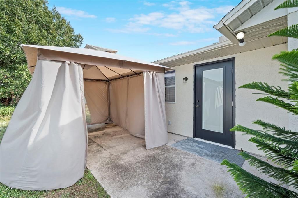 For Sale: $439,900 (4 beds, 2 baths, 1917 Square Feet)
