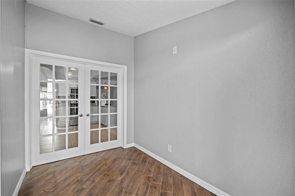 For Sale: $439,900 (4 beds, 2 baths, 1917 Square Feet)