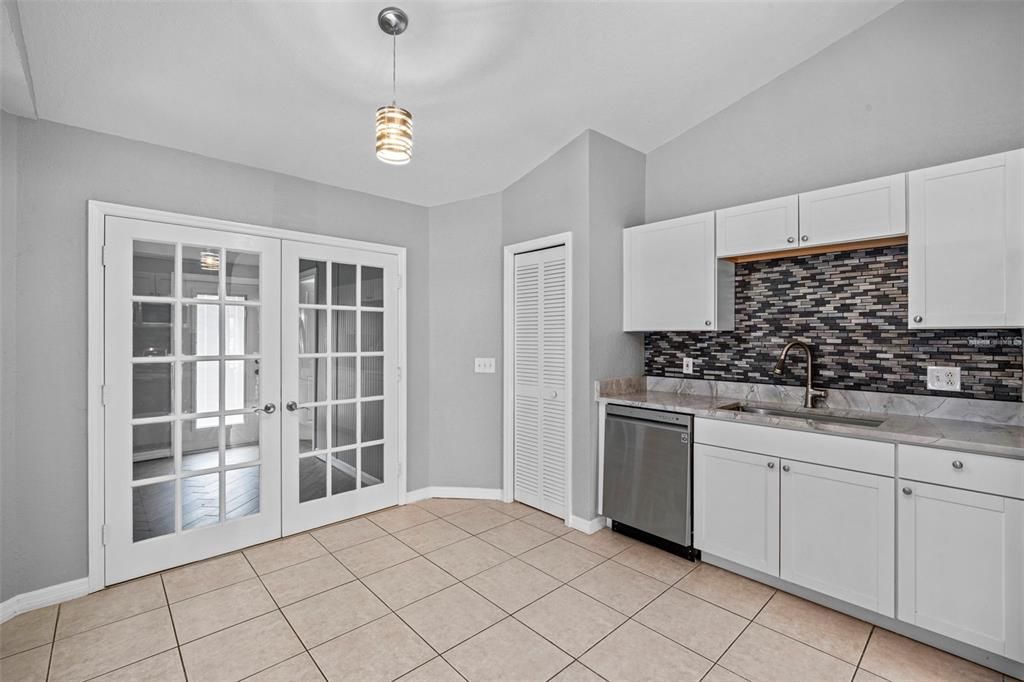 For Sale: $439,900 (4 beds, 2 baths, 1917 Square Feet)