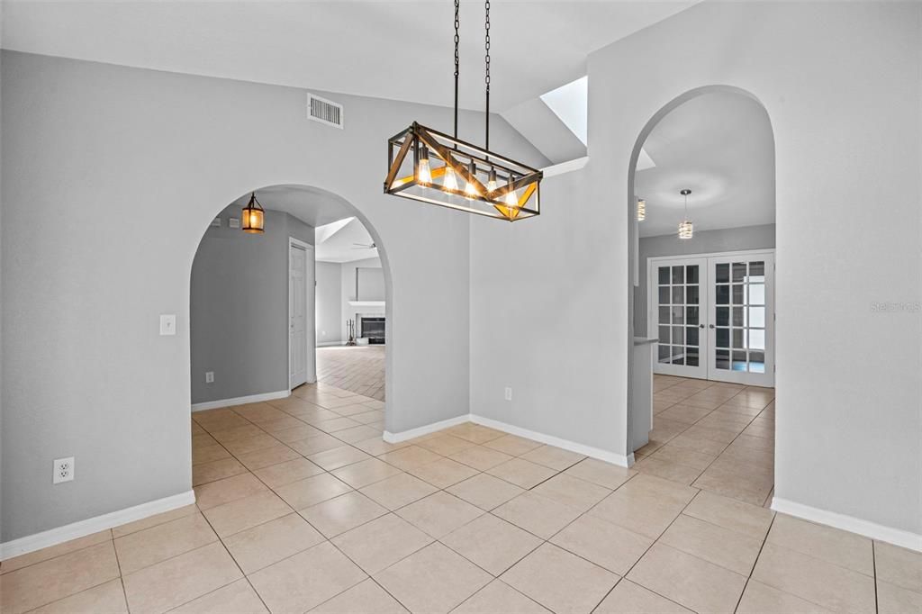 For Sale: $439,900 (4 beds, 2 baths, 1917 Square Feet)