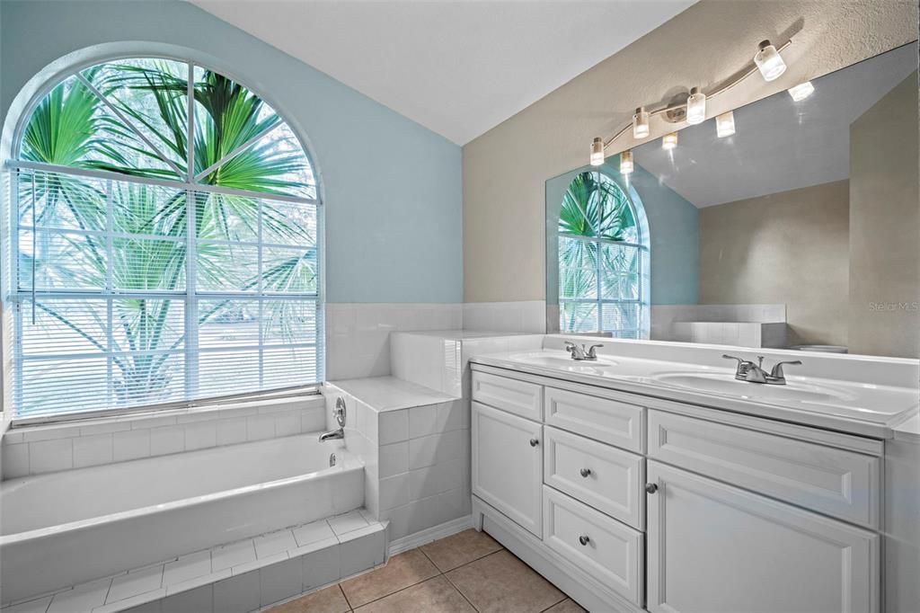 For Sale: $439,900 (4 beds, 2 baths, 1917 Square Feet)