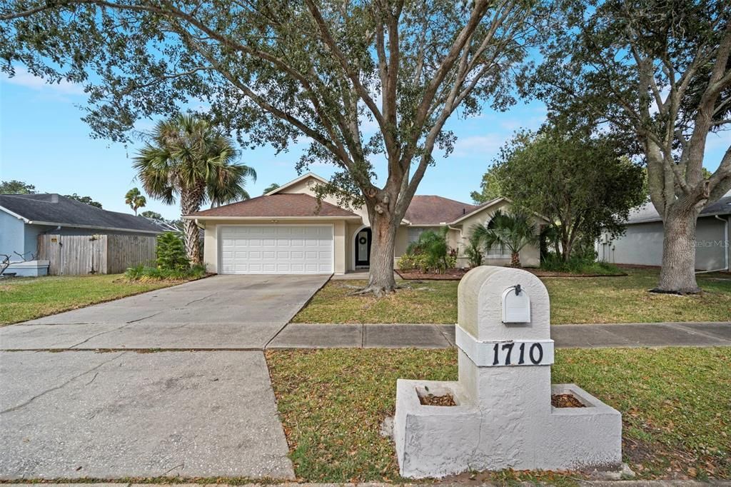 For Sale: $439,900 (4 beds, 2 baths, 1917 Square Feet)