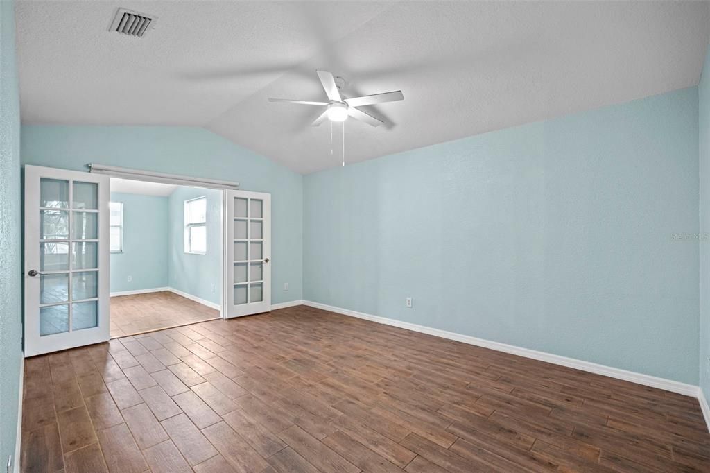 For Sale: $439,900 (4 beds, 2 baths, 1917 Square Feet)