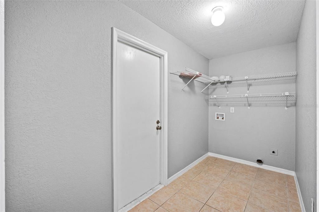 For Sale: $439,900 (4 beds, 2 baths, 1917 Square Feet)