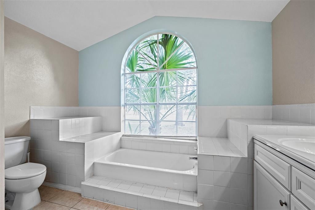 For Sale: $439,900 (4 beds, 2 baths, 1917 Square Feet)