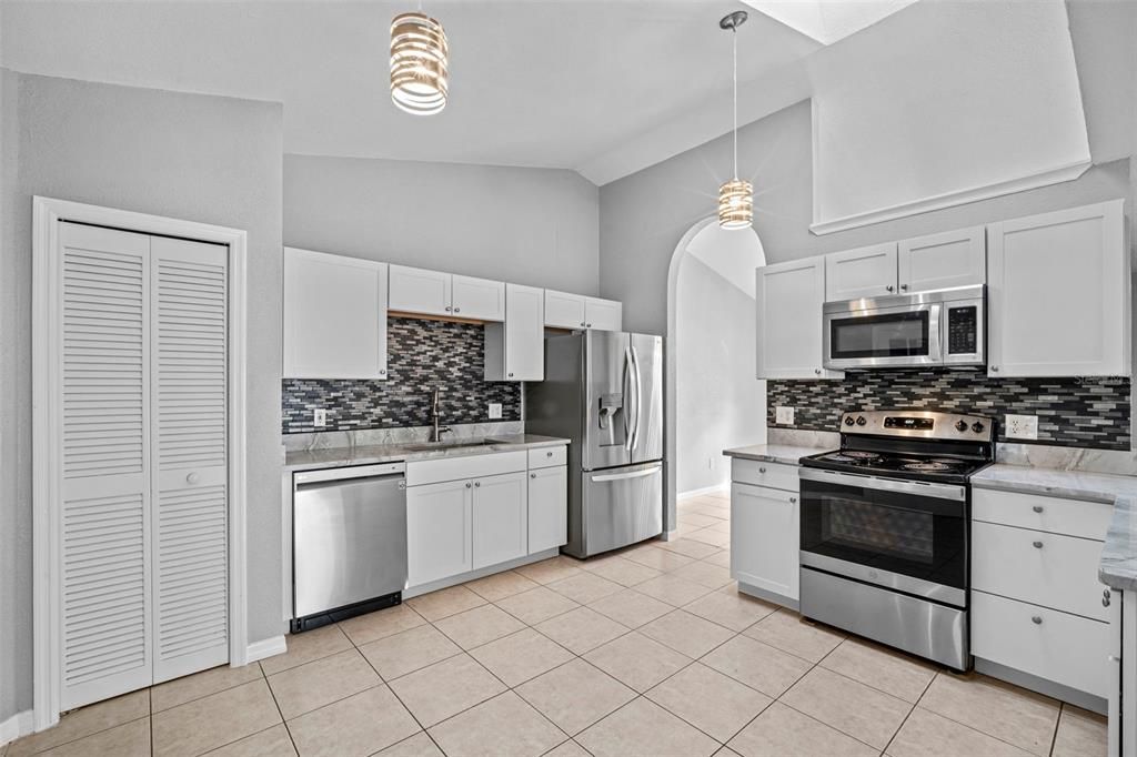 For Sale: $439,900 (4 beds, 2 baths, 1917 Square Feet)