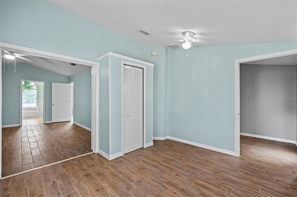 For Sale: $439,900 (4 beds, 2 baths, 1917 Square Feet)