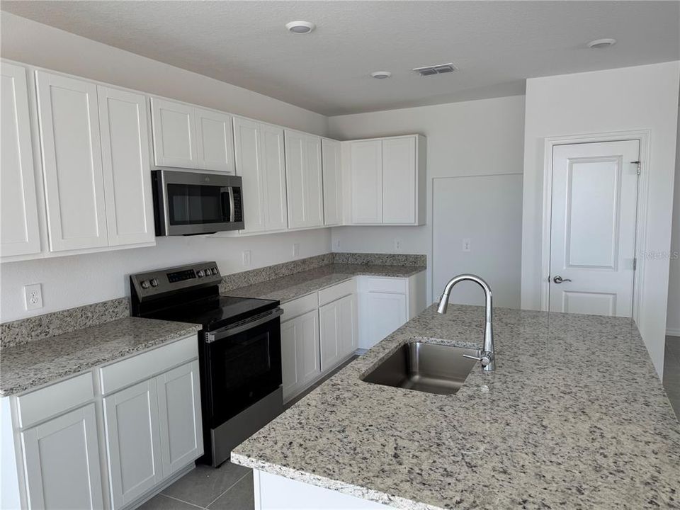 For Sale: $355,999 (3 beds, 2 baths, 1530 Square Feet)