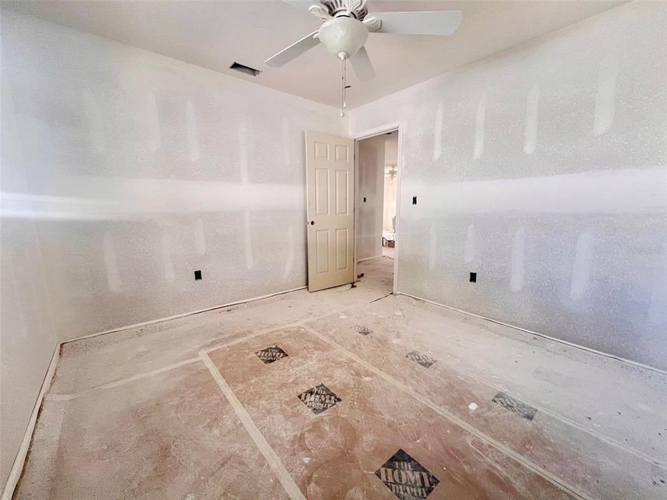 For Sale: $294,900 (2 beds, 1 baths, 1068 Square Feet)