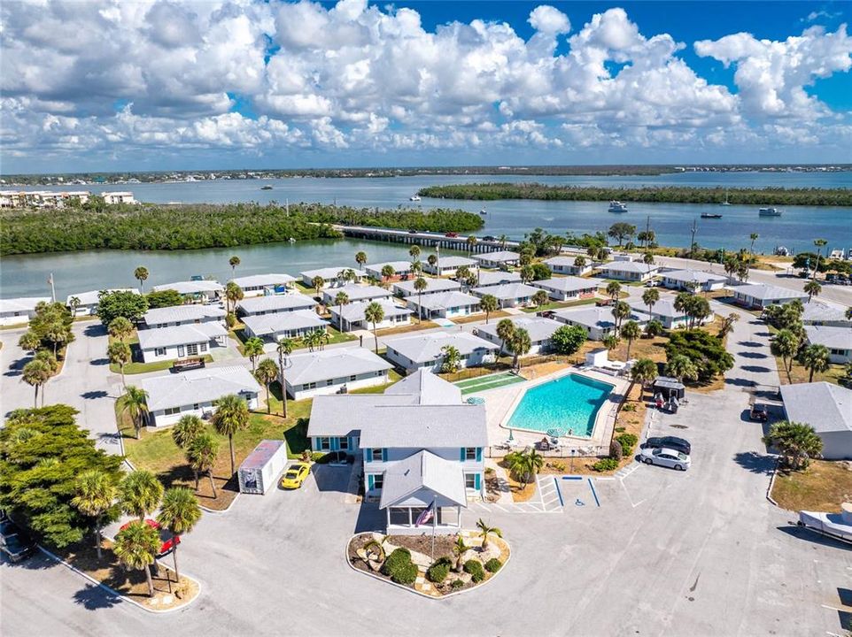 For Sale: $294,900 (2 beds, 1 baths, 1068 Square Feet)