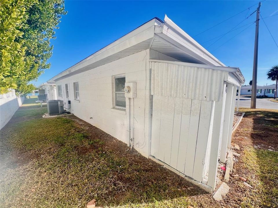 For Sale: $294,900 (2 beds, 1 baths, 1068 Square Feet)