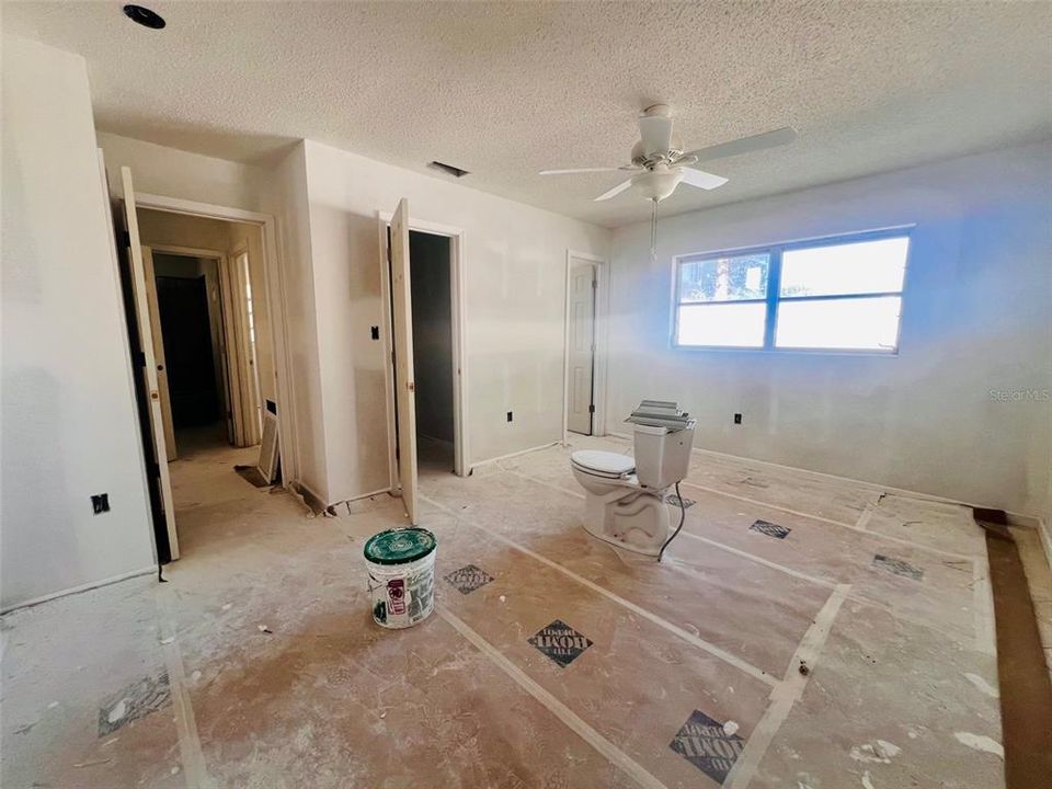 For Sale: $294,900 (2 beds, 1 baths, 1068 Square Feet)