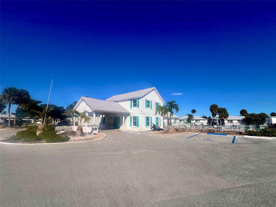 For Sale: $294,900 (2 beds, 1 baths, 1068 Square Feet)