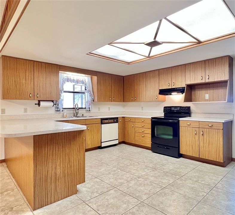 En Venta: $420,000 (3 camas, 2 baños, 2501 Pies cuadrados)