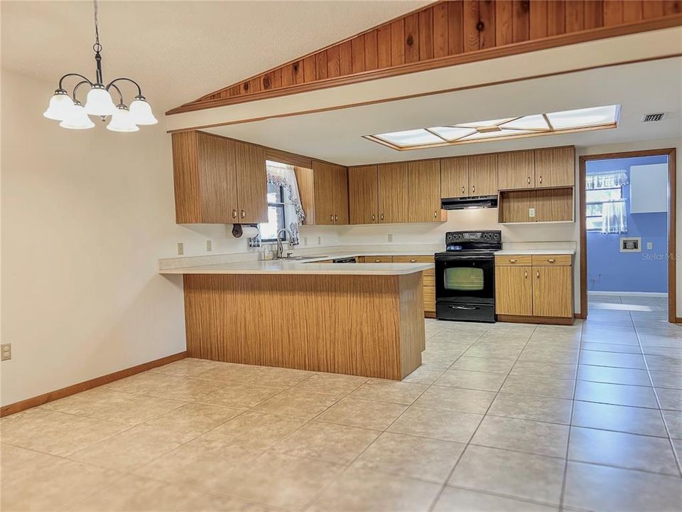 En Venta: $420,000 (3 camas, 2 baños, 2501 Pies cuadrados)