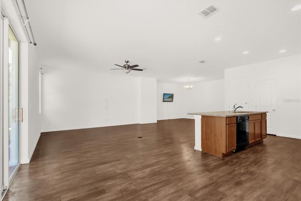 For Sale: $412,000 (3 beds, 2 baths, 1917 Square Feet)