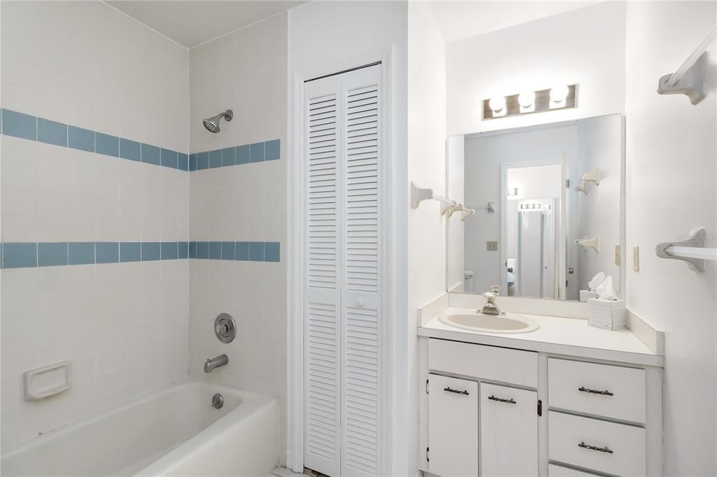 For Sale: $269,000 (3 beds, 2 baths, 1371 Square Feet)