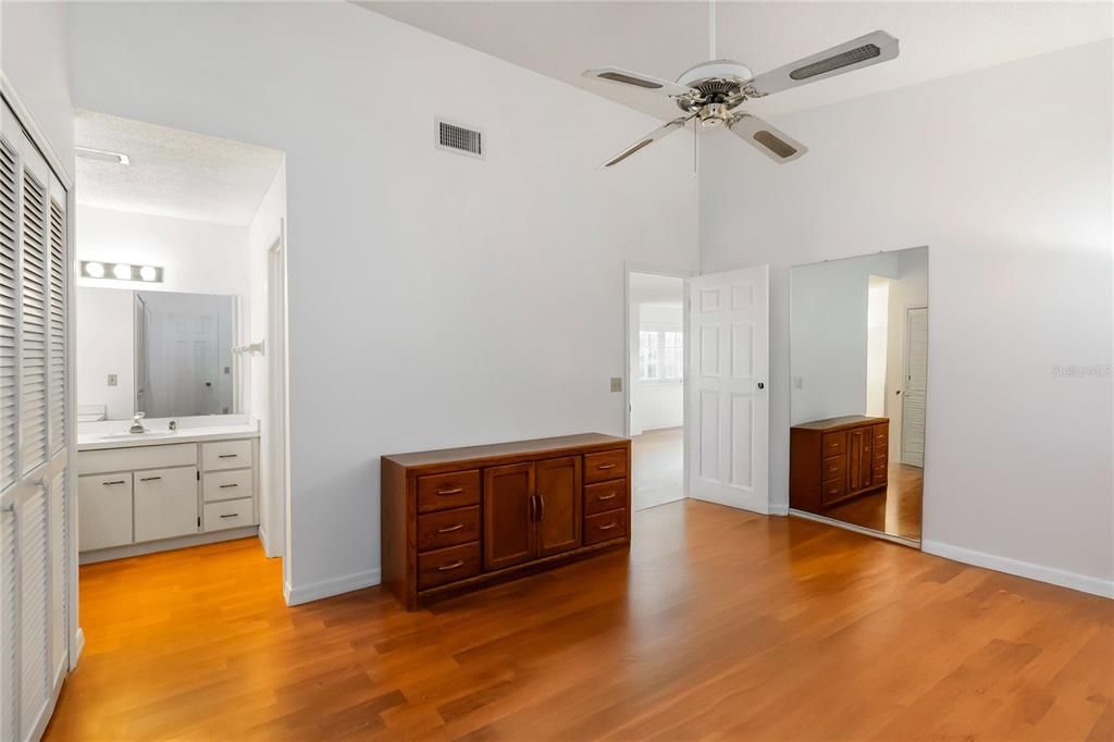 For Sale: $269,000 (3 beds, 2 baths, 1371 Square Feet)