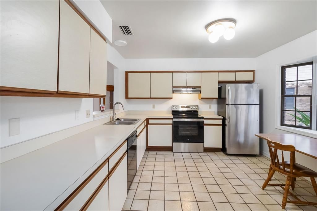 For Sale: $269,000 (3 beds, 2 baths, 1371 Square Feet)