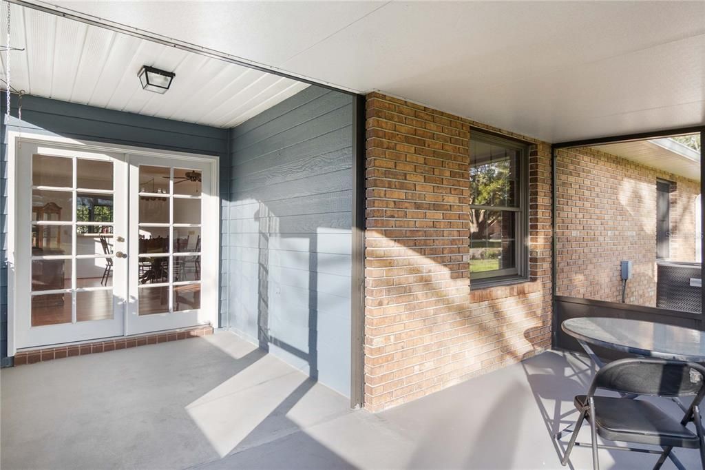 For Sale: $269,000 (3 beds, 2 baths, 1371 Square Feet)