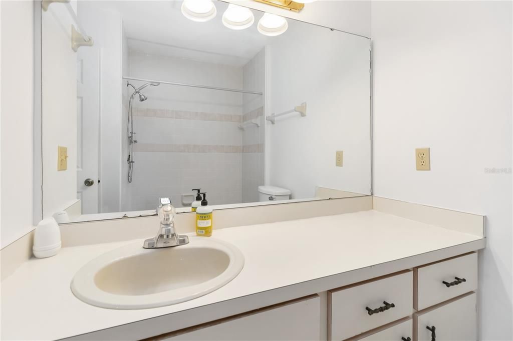 For Sale: $269,000 (3 beds, 2 baths, 1371 Square Feet)