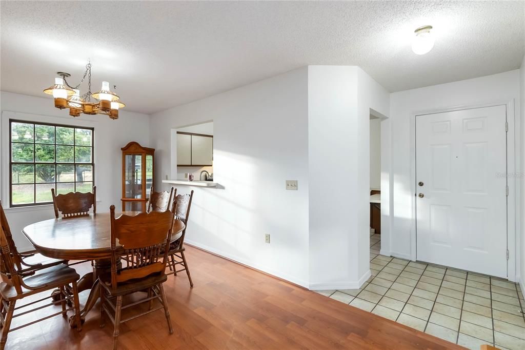 For Sale: $269,000 (3 beds, 2 baths, 1371 Square Feet)