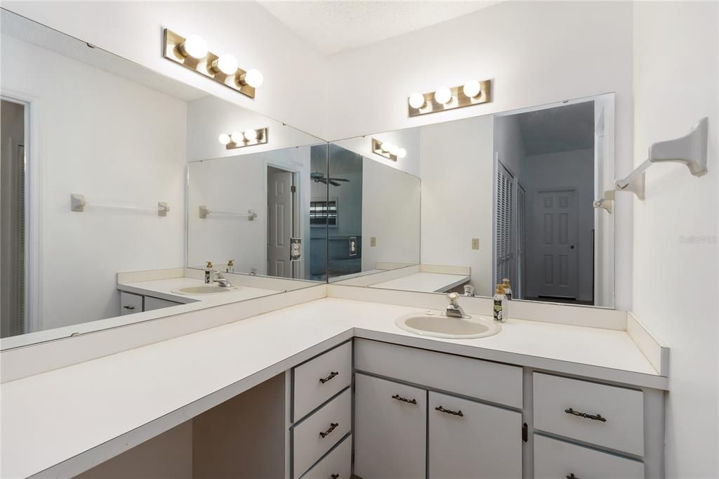 For Sale: $269,000 (3 beds, 2 baths, 1371 Square Feet)