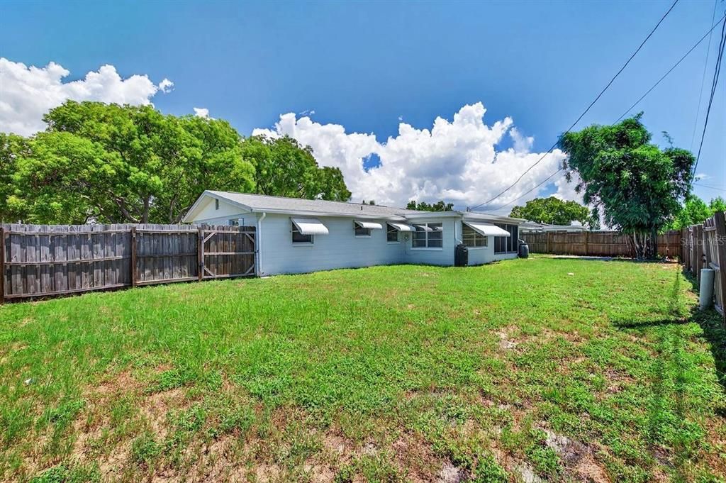 For Rent: $1,875 (3 beds, 2 baths, 1004 Square Feet)