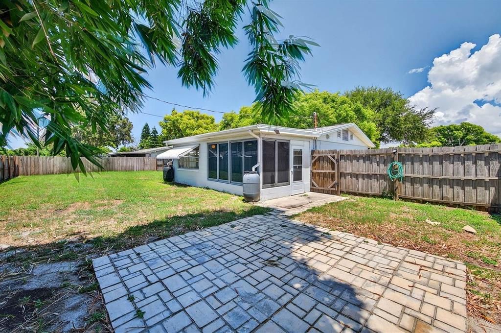 For Rent: $1,875 (3 beds, 2 baths, 1004 Square Feet)