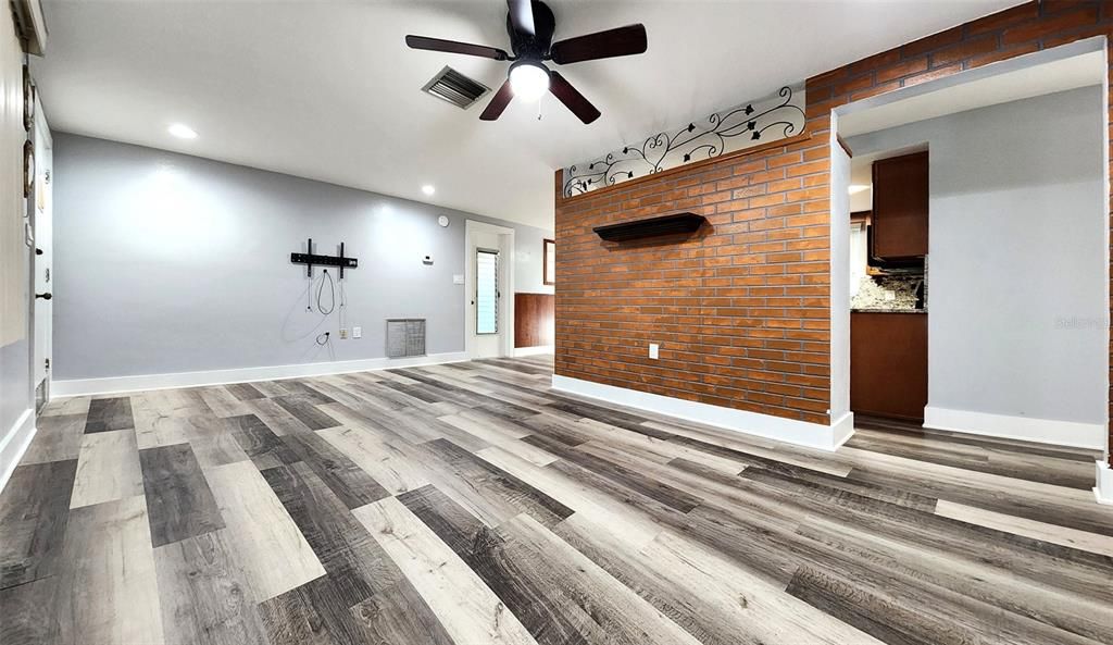 For Rent: $1,875 (3 beds, 2 baths, 1004 Square Feet)