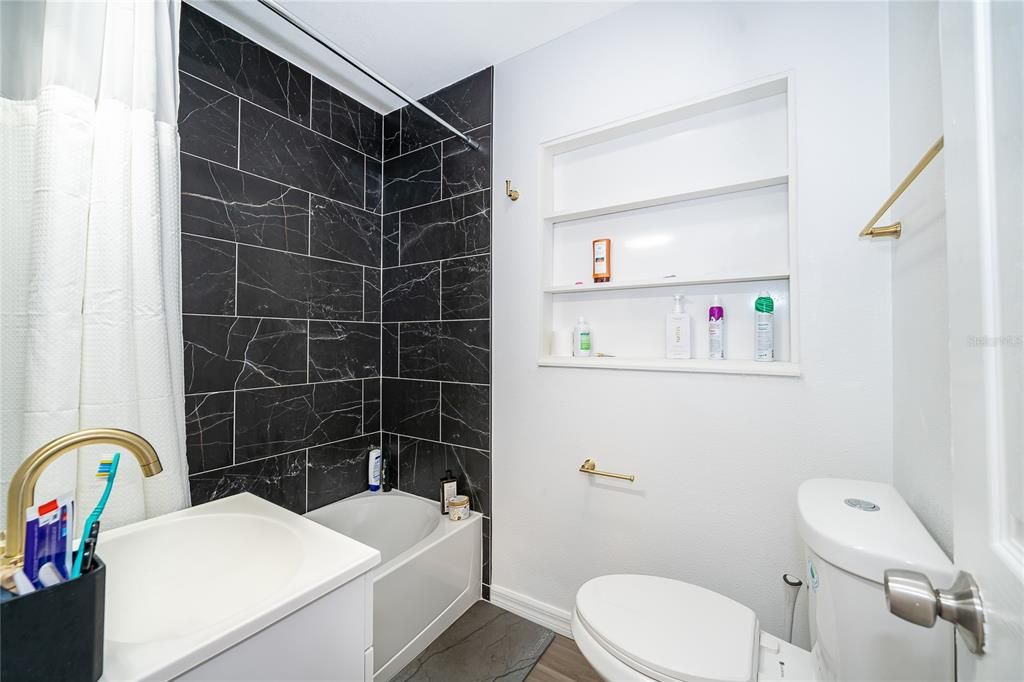 For Sale: $319,900 (3 beds, 2 baths, 1074 Square Feet)