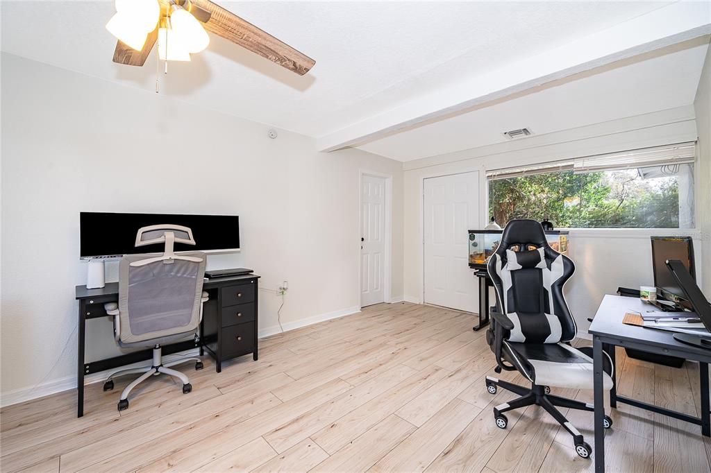 For Sale: $319,900 (3 beds, 2 baths, 1074 Square Feet)