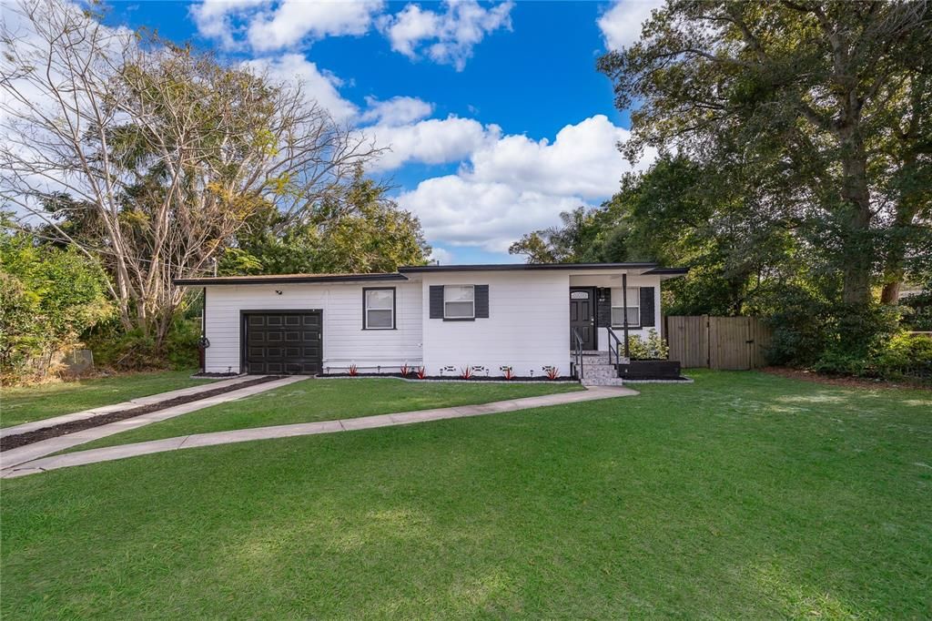 For Sale: $319,900 (3 beds, 2 baths, 1074 Square Feet)