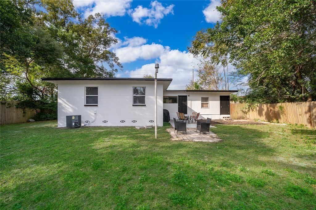 For Sale: $319,900 (3 beds, 2 baths, 1074 Square Feet)