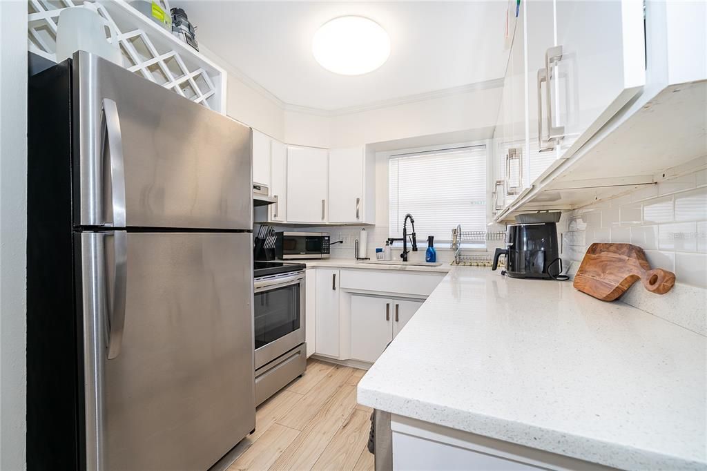 For Sale: $319,900 (3 beds, 2 baths, 1074 Square Feet)