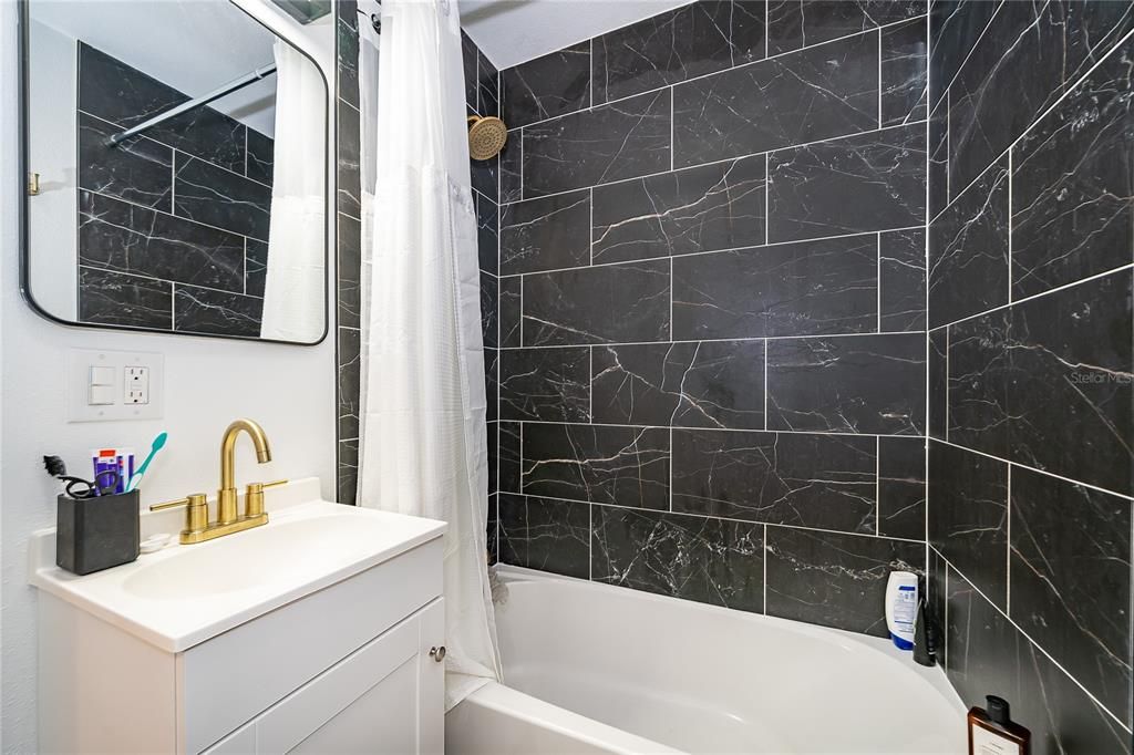 For Sale: $319,900 (3 beds, 2 baths, 1074 Square Feet)