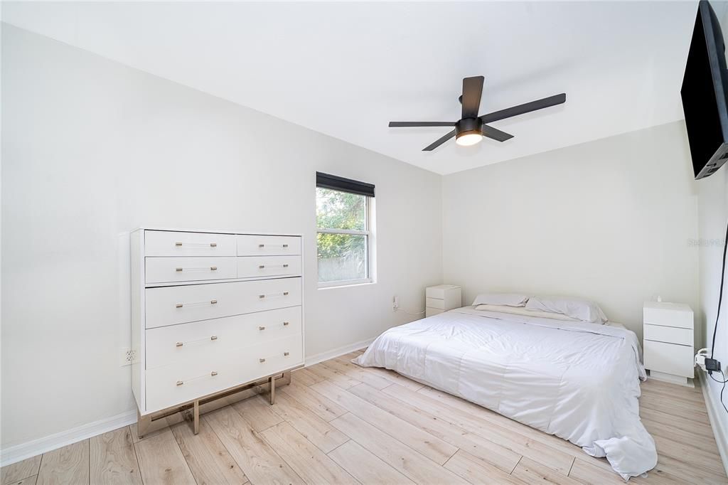 For Sale: $319,900 (3 beds, 2 baths, 1074 Square Feet)