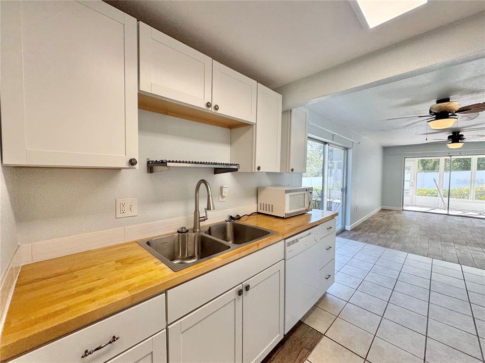 For Rent: $1,350 (2 beds, 2 baths, 1148 Square Feet)