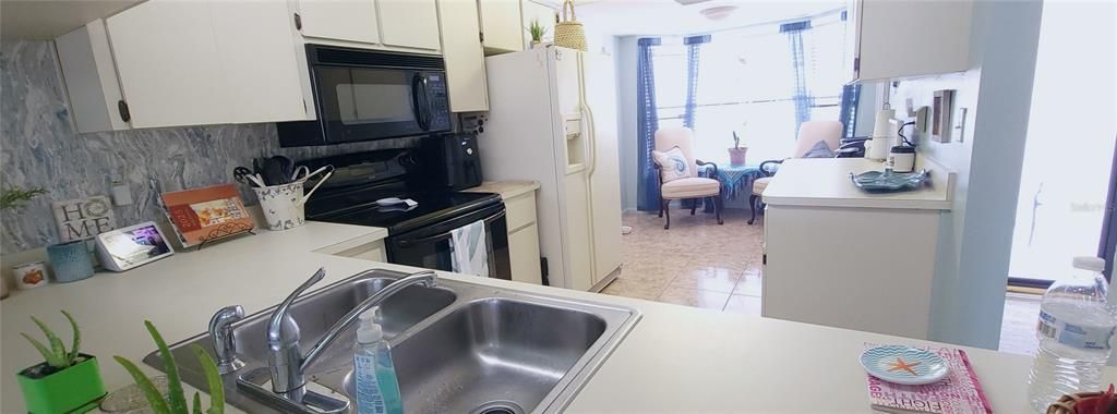 For Sale: $244,900 (2 beds, 2 baths, 1162 Square Feet)