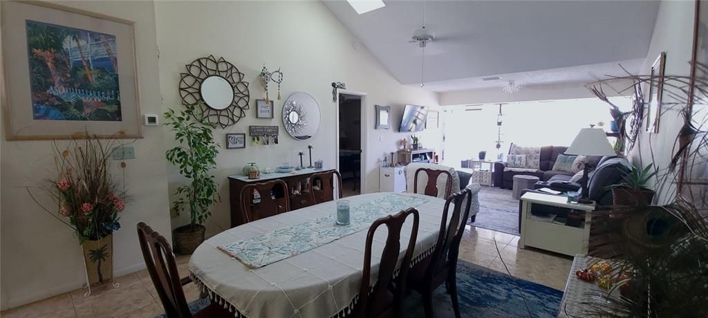 For Sale: $244,900 (2 beds, 2 baths, 1162 Square Feet)