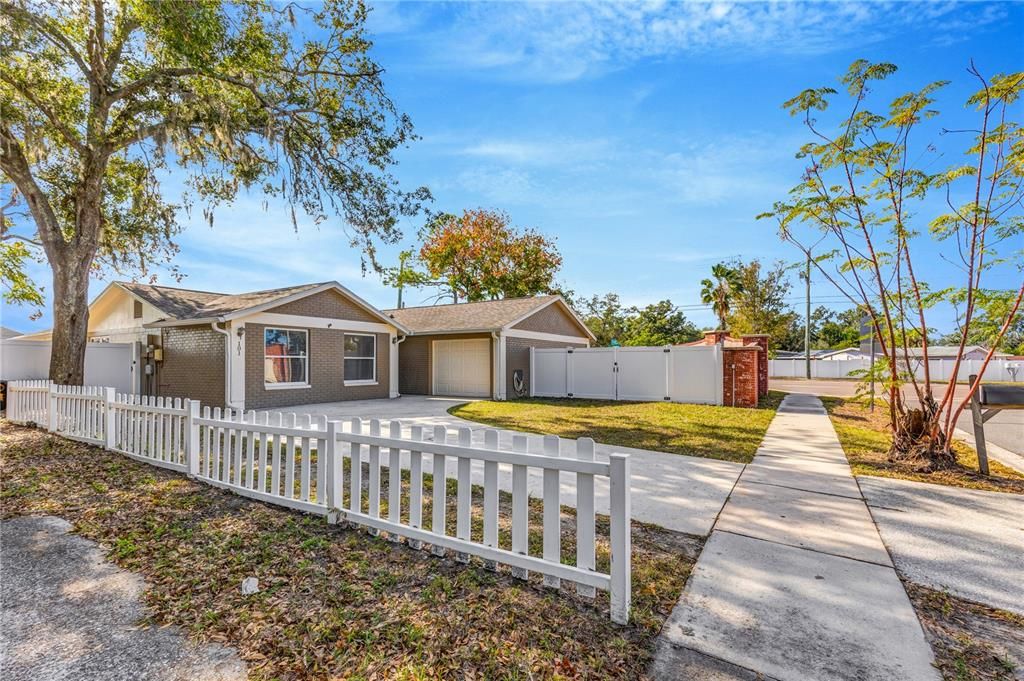 En Venta: $399,000 (5 camas, 2 baños, 1524 Pies cuadrados)