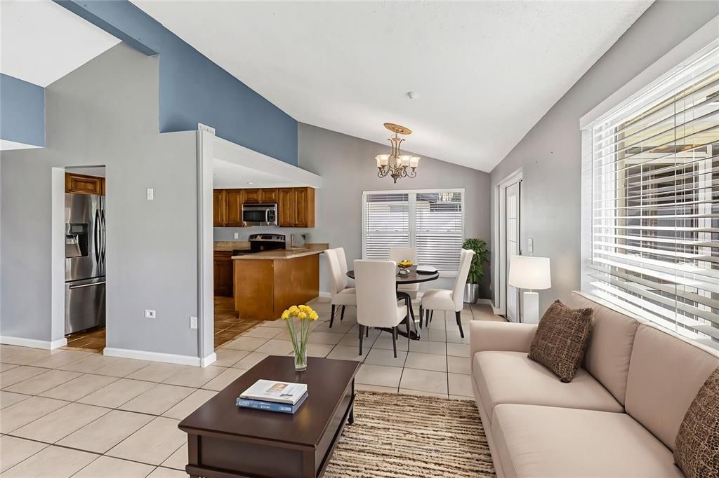 En Venta: $399,000 (5 camas, 2 baños, 1524 Pies cuadrados)