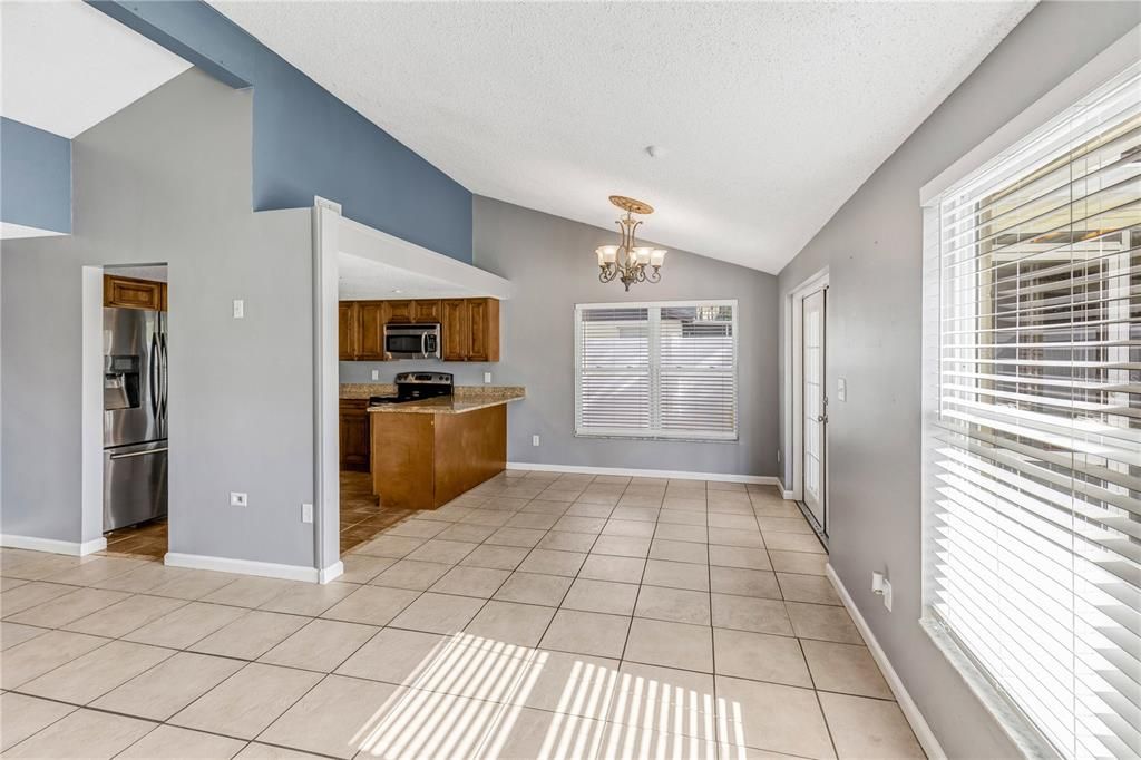 En Venta: $399,000 (5 camas, 2 baños, 1524 Pies cuadrados)