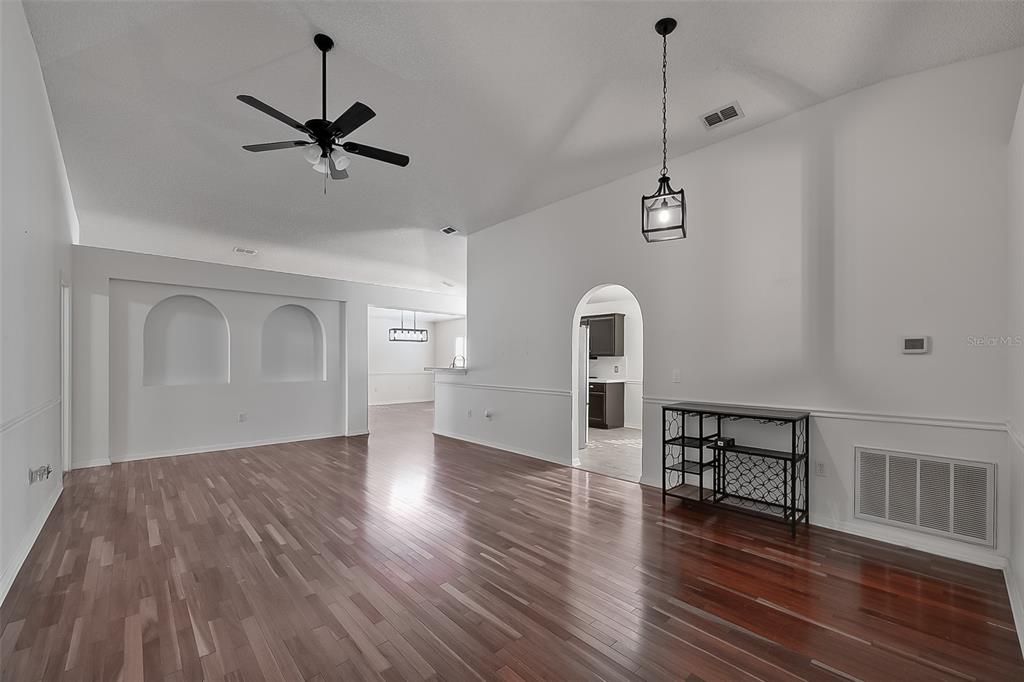 En Venta: $314,900 (3 camas, 2 baños, 1868 Pies cuadrados)