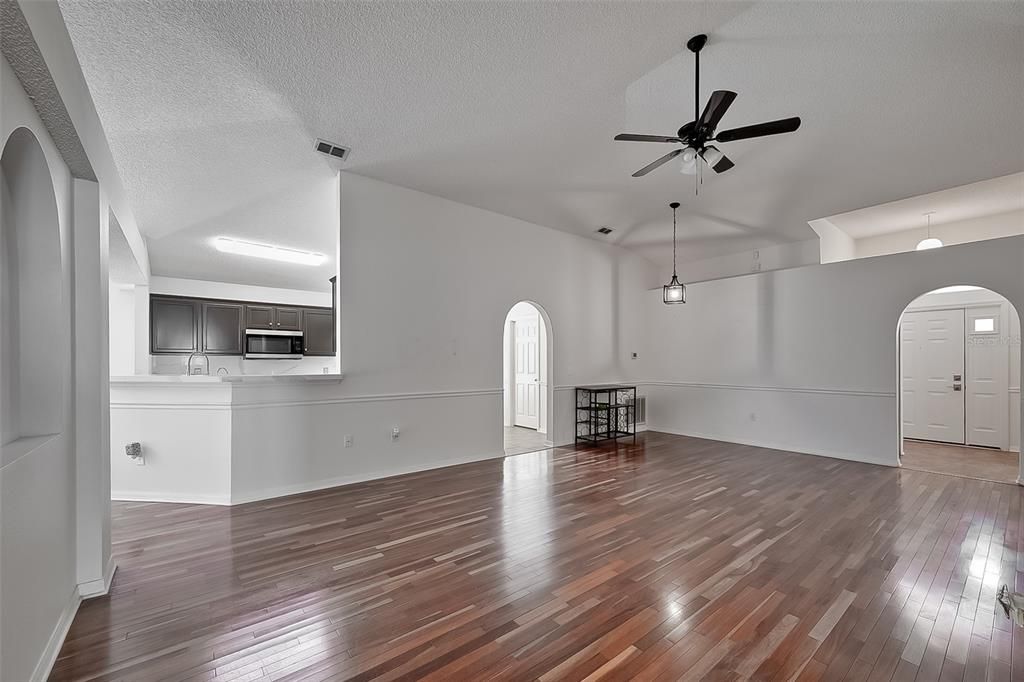 En Venta: $314,900 (3 camas, 2 baños, 1868 Pies cuadrados)